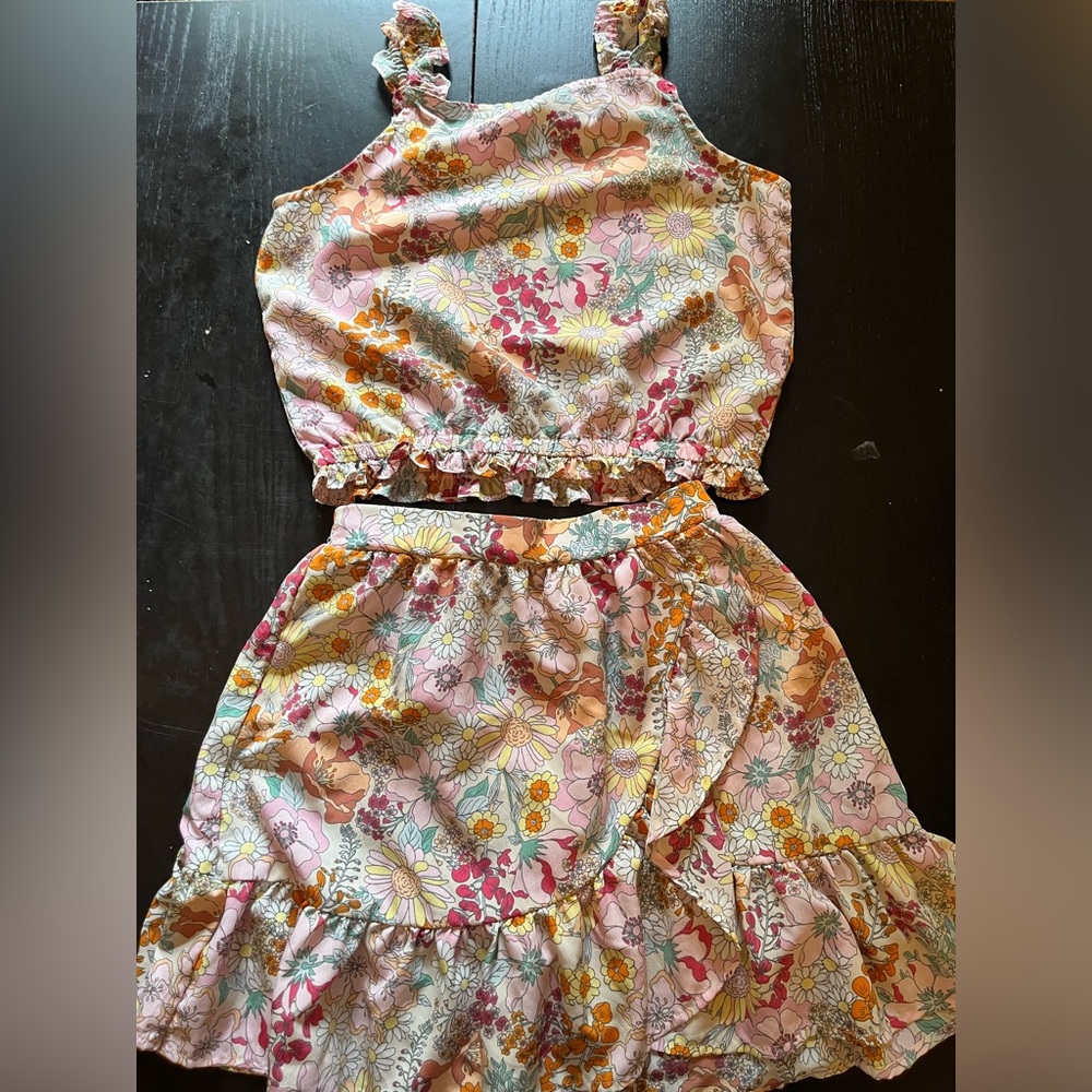 H&M Girls’ two piece top and skirt floral outfit, size 12/13Y. EUC worn once
